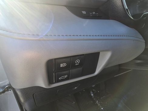 Certified 2023 Toyota Highlander XLE image 19