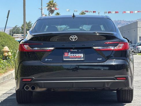 Used 2025 Toyota Camry SE FWD image 6