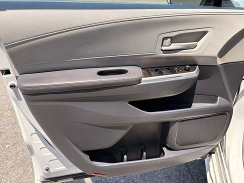 Used 2023 Toyota Sienna LE FWD image 12