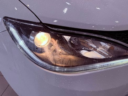 Used 2017 Chrysler Pacifica Touring Plus w/ Tire & Wheel Group image 13