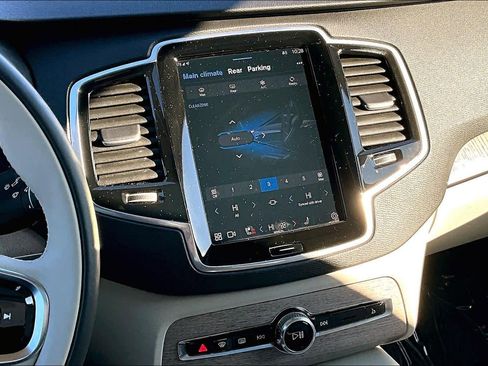 Certified 2024 Volvo XC90 B6 Plus w/ Protection Package Premier image 6