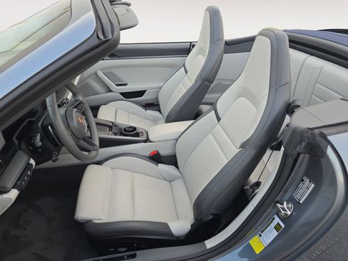 Used 2025 Porsche 911 Carrera image 5