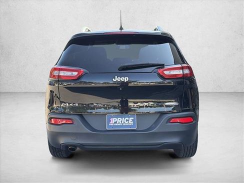 Used 2018 Jeep Cherokee Latitude Plus w/ Comfort/Convenience Group AWD/4WD image 6