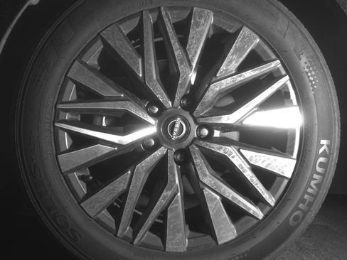 Used 2025 Nissan Altima 2.5 SV FWD image 12