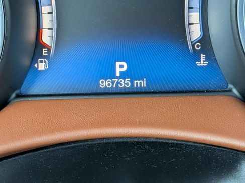 Used 2018 Maserati Levante GranLusso AWD/4WD image 30