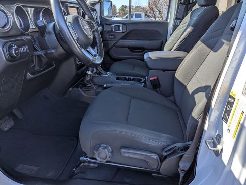 Used 2022 Jeep Wrangler Unlimited Sahara image 12