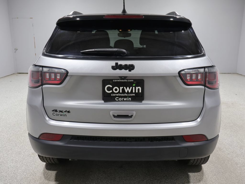 Used 2023 Jeep Compass Latitude AWD/4WD image 3