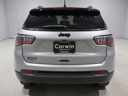 Used 2023 Jeep Compass Latitude AWD/4WD image 3