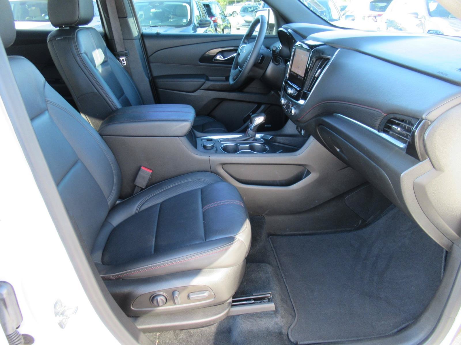 Certified 2022 Chevrolet Traverse RS w/ LPO, 'HIT The Road' Package AWD/4WD image 10