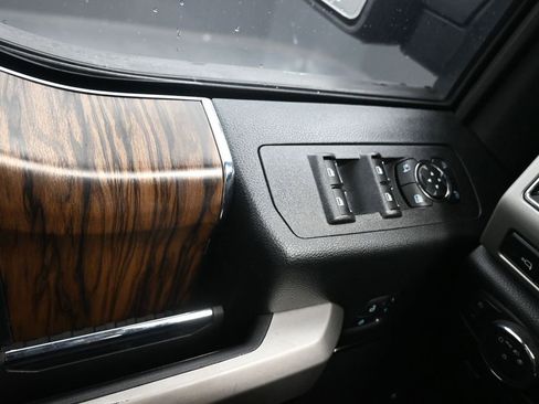 Used 2019 Ford F150 Lariat image 14