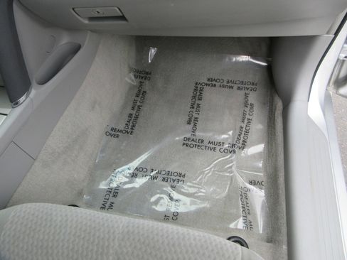 Used 2010 Toyota Camry LE FWD image 24
