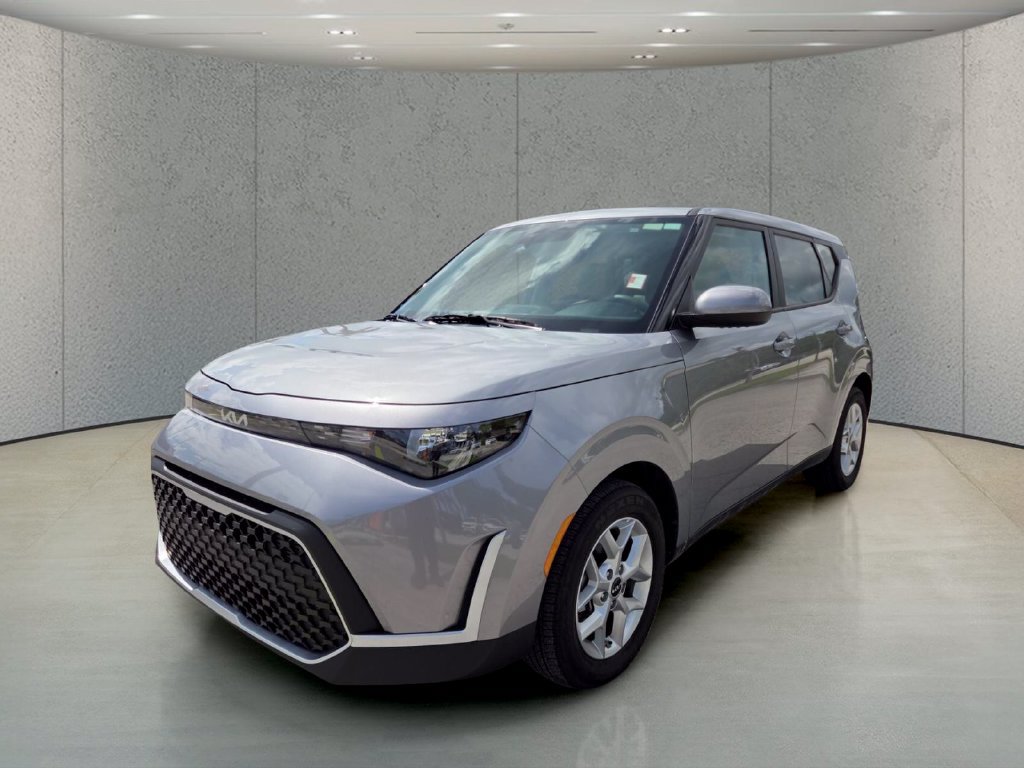 Used 2025 Kia Soul LX w/ LX Technology Package FWD image 12