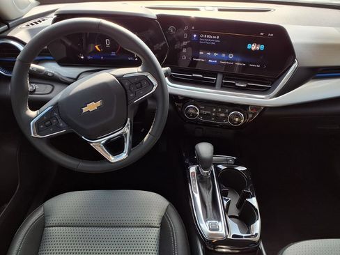Used 2026 Chevrolet Trax LT w/ Driver Confidence Package FWD image 12