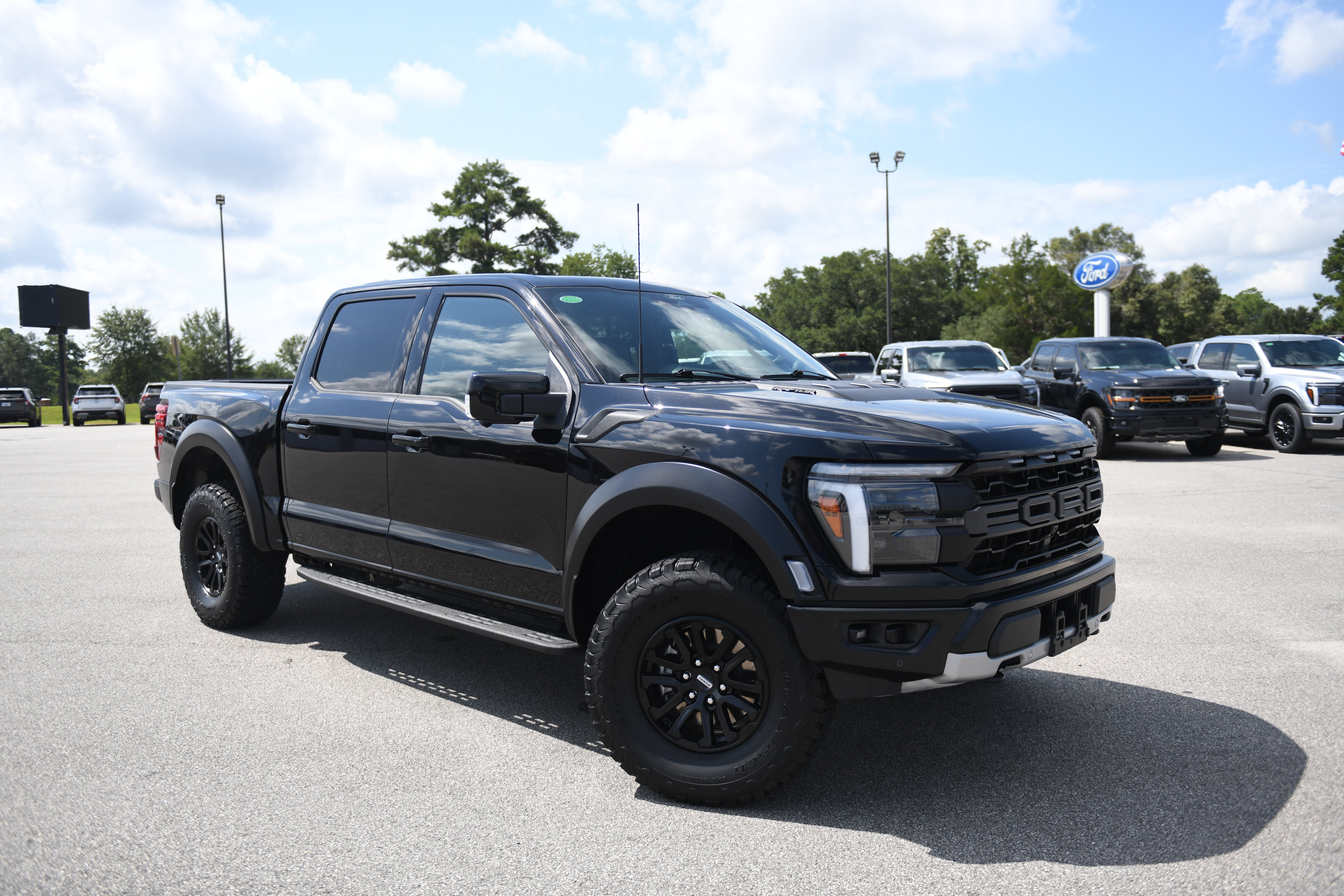 Used 2025 Ford F150 Raptor AWD/4WD image 1