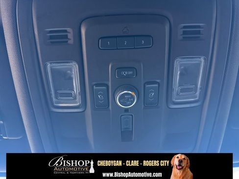 Used 2022 GMC Yukon XL Denali w/ Advanced Technology Package AWD/4WD image 28