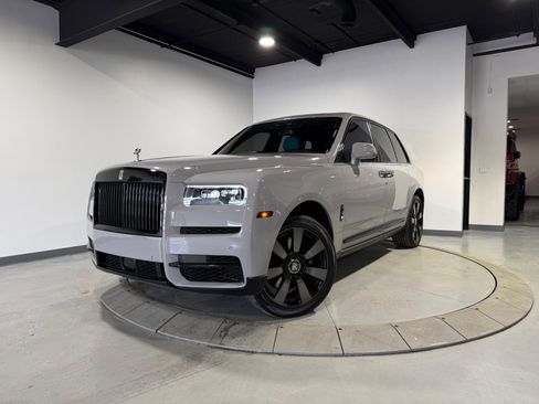 Used 2023 Rolls-Royce Cullinan w/ Cullinan Package image 4