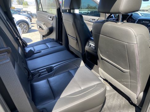 Used 2018 Chevrolet Tahoe LT w/ Luxury Package RWD image 18
