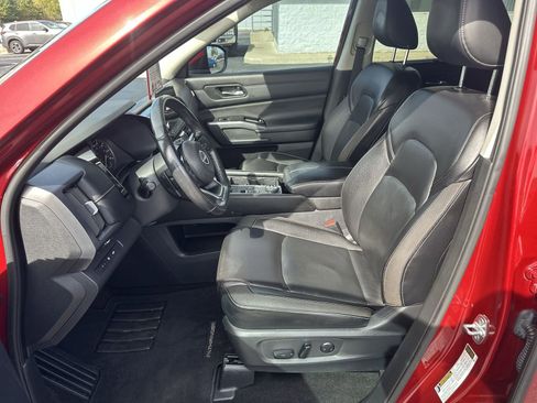 Certified 2023 Nissan Pathfinder SL image 12