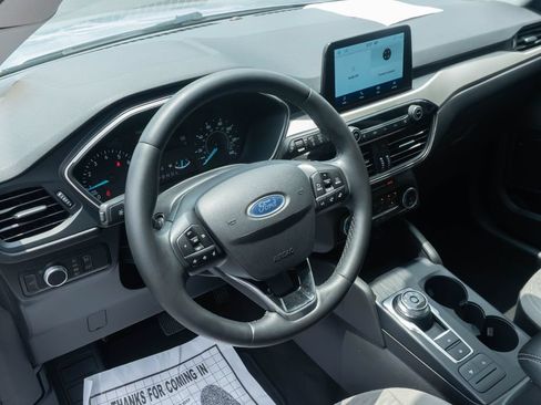 Used 2022 Ford Escape SE w/ Convenience Package FWD image 3