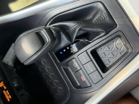 Used 2019 Toyota RAV4 XLE w/ Convenience Package FWD image 31