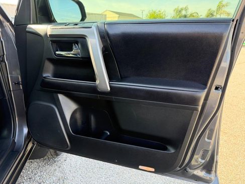 Used 2016 Toyota 4Runner SR5 image 18