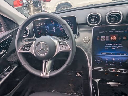 Used 2025 Mercedes-Benz C 300 4MATIC Sedan image 3
