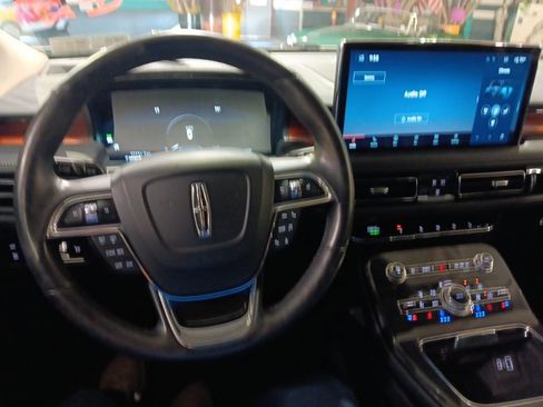 Used 2023 Lincoln Nautilus Reserve AWD/4WD image 5