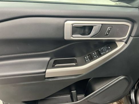 Used 2023 Ford Explorer XLT AWD/4WD image 20