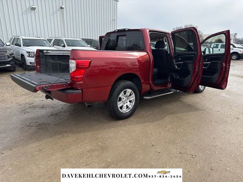 Used 2017 Nissan Titan SV image 31