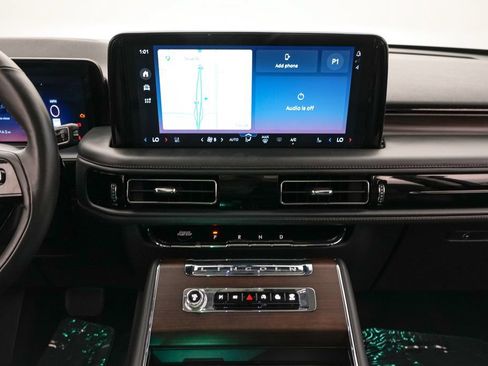 Used 2025 Lincoln Aviator Reserve w/ Equipment Group 201A AWD/4WD image 16