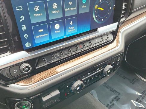 Used 2025 Chevrolet Silverado 2500 LT w/ Convenience Package image 20