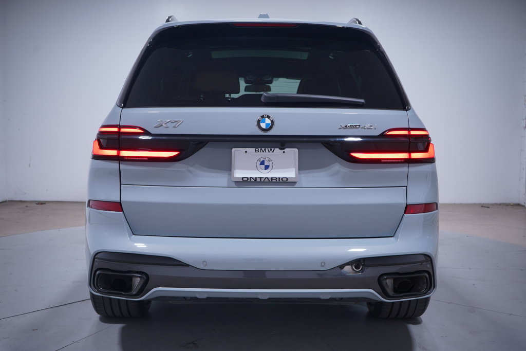 Used 2026 BMW X7 xDrive40i w/ M Sport Package AWD/4WD image 5