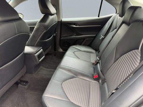 Used 2020 Toyota Camry SE FWD image 18