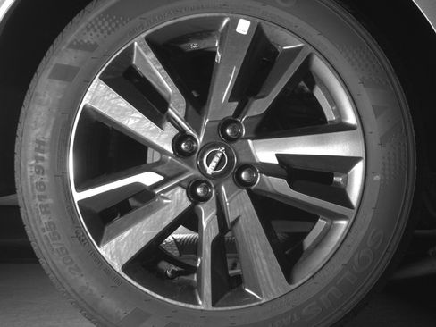 Used 2025 Nissan Versa SV FWD image 18