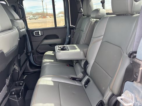 New 2026 Jeep Gladiator Mojave image 14