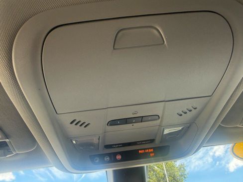 Used 2019 Chevrolet Equinox LT FWD image 14