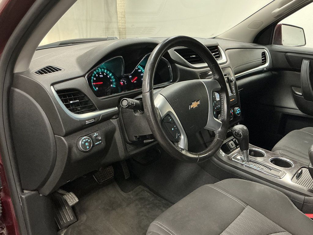 Used 2017 Chevrolet Traverse LT w/ Style and Technology Package AWD/4WD image 10