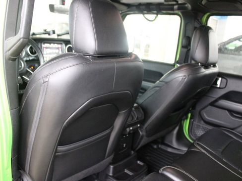 Used 2018 Jeep Wrangler Unlimited Sahara AWD/4WD image 24