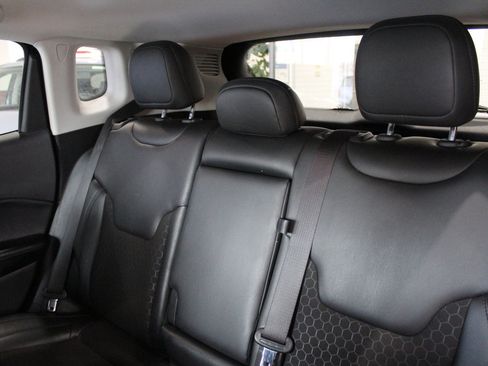 Used 2020 Jeep Compass Altitude image 17