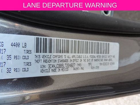 Used 2020 Jeep Compass Latitude FWD image 17
