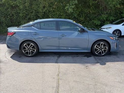 Used 2025 Nissan Sentra SR w/ SR Premium Package FWD image 5