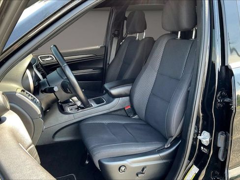 Used 2021 Jeep Grand Cherokee Laredo AWD/4WD image 23