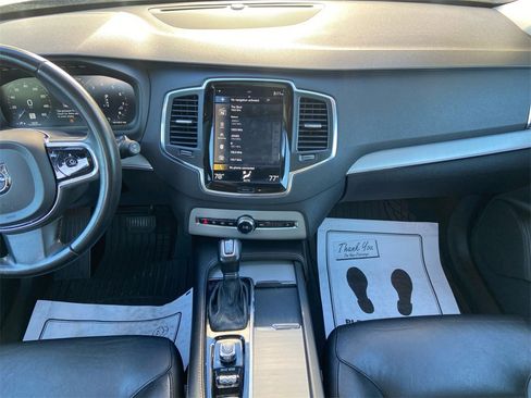 Used 2021 Volvo XC90 T5 Momentum image 11