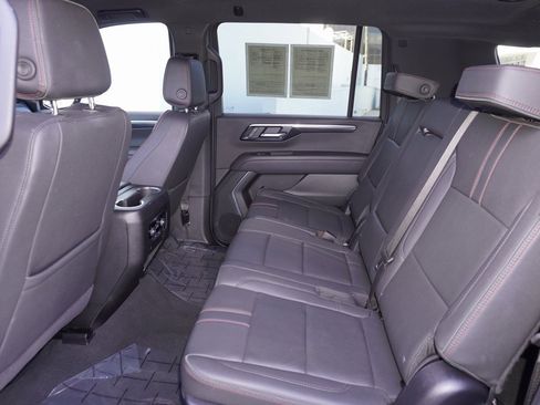 Used 2025 Chevrolet Suburban RST image 11