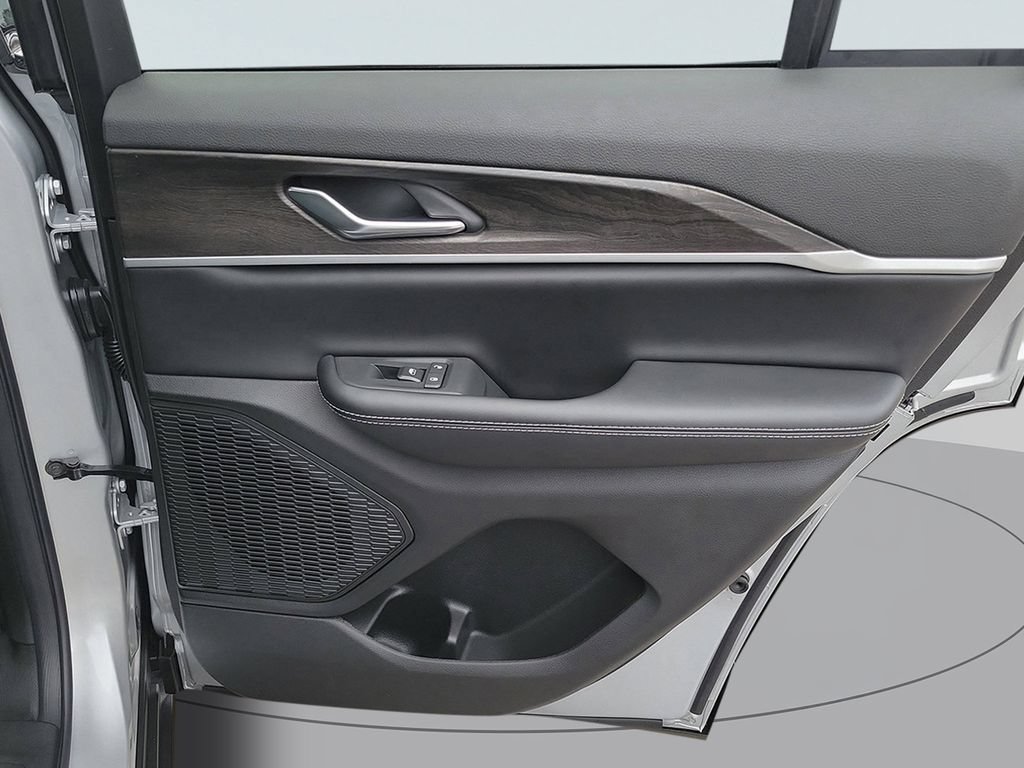 New 2026 Jeep Grand Cherokee Altitude AWD/4WD image 21