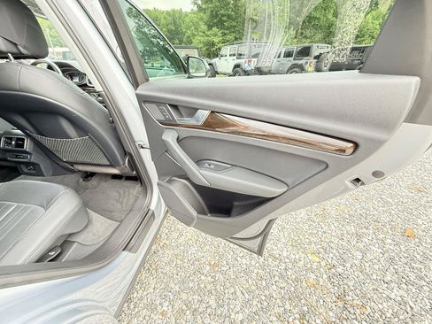 Used 2019 Audi Q5 2.0T Premium w/ Convenience Package AWD/4WD image 25