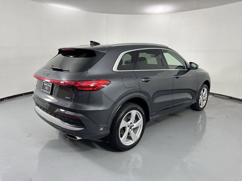 Used 2025 Audi Q5 Premium Plus w/ Premium Plus AWD/4WD image 34