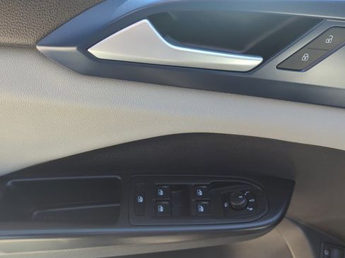 Used 2022 Volkswagen Taos SE image 10