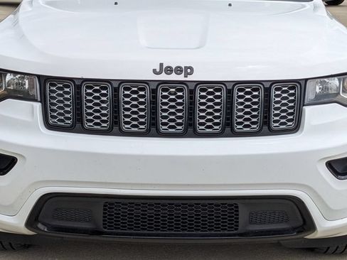 Used 2019 Jeep Grand Cherokee Altitude AWD/4WD image 9