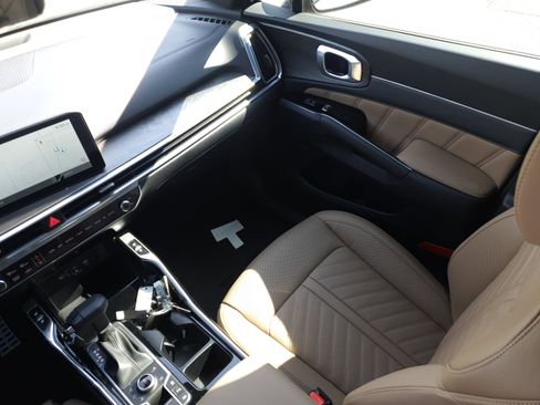 New 2025 Kia Sorento SX Prestige w/ Olive Brown Leather Package image 16